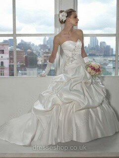 Princess Sweetheart Satin Chapel Train Ivory Appliques Wedding Dresses #00016084