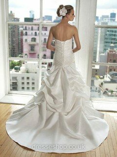 Princess Sweetheart Satin Chapel Train Ivory Appliques Wedding Dresses #00016084